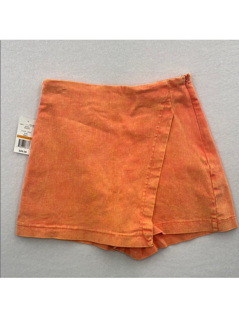 Flying Tomato Women’s Orange Wrap-Front Shorts size small